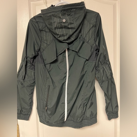 Lululemon, size 6 black half zip sweater - Picture 2 of 2